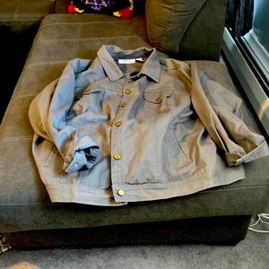 Denim jacket. Grey. EXCELLENT condition. Barely worn. 4 pockets.